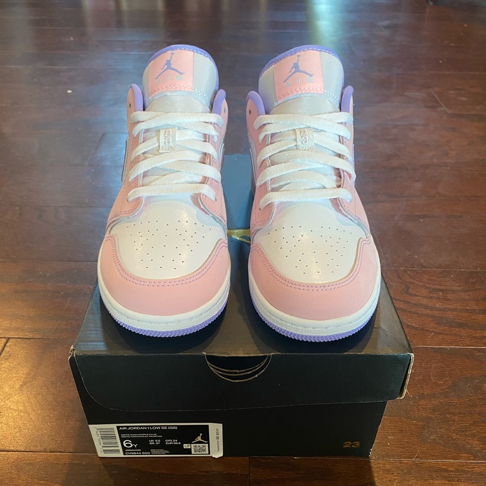 Jordan 1 low arctic punch size 6youth deadstock